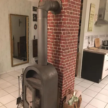 Ganzes Haus, drei Räume mit Kamin *
