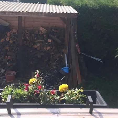 Ganzes Haus, drei Räume mit Kamin *